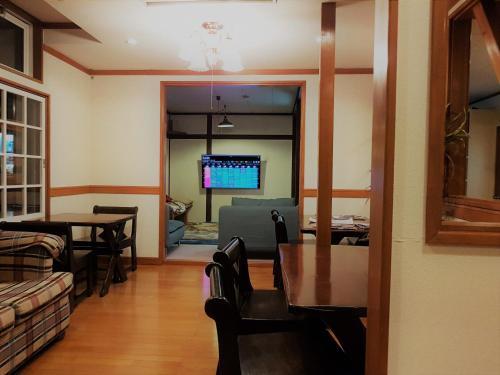 Bed & Breakfast Resort Inn White Silver
