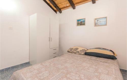 Three-bedroom Holiday Home In Tkon