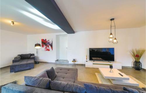 Four-bedroom Holiday Home In Seget Donji