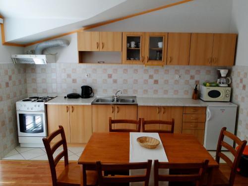 Apartments And Room Vikeli