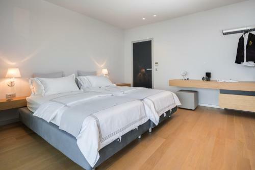Ultraluxury Villa Elyzeum With Heated Pool