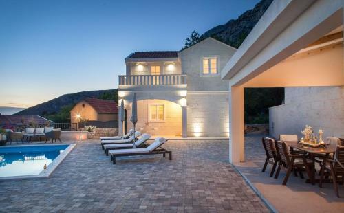 Villa Roko A Luxury Villa In Tucepi, Heated Pool