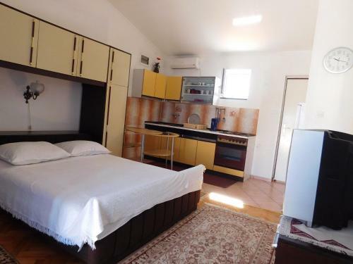 Apartments Lado - 230 M From Sea