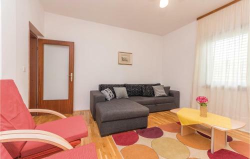 Four-bedroom Apartment In Turanj