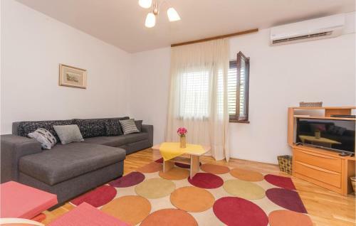 Four-bedroom Apartment In Turanj