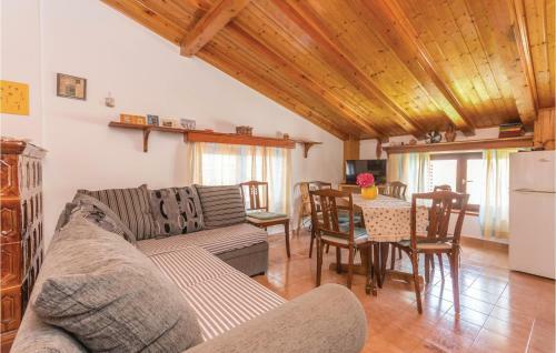 Four-bedroom Apartment In Turanj
