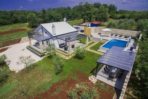 Villa Crystallina