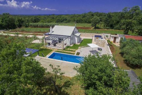 Villa Crystallina