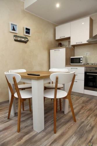 Modern Apartment By Umag Sea