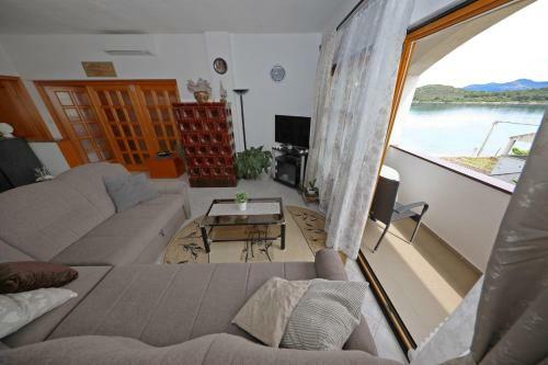 Hostal Kne? Mali I?