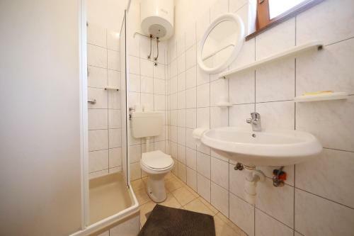 Hostal Kne? Mali I?