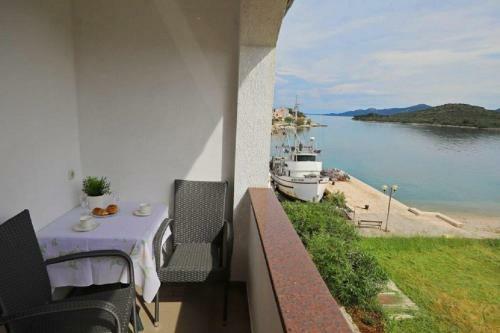 Hostal Kne? Mali I?