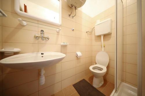 Hostal Kne? Mali I?