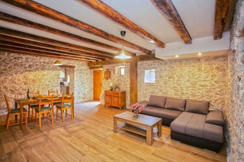 Heritage House With Heated Pool Vrime
