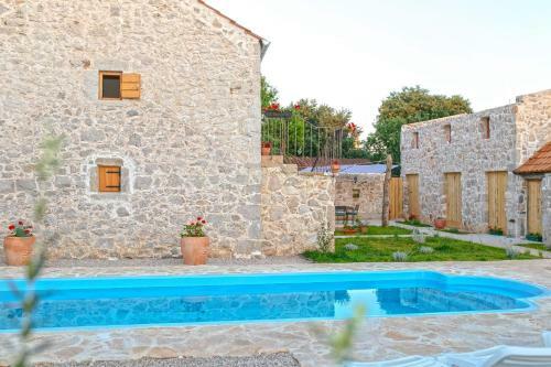 Heritage House With Heated Pool Vrime