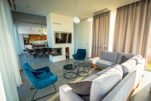 Zmijavci Holiday Home Villa Red 10+2