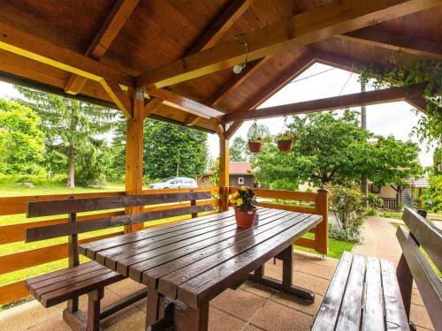 Boutique Apartment In Seli?te Dre?ni?ko With Garden