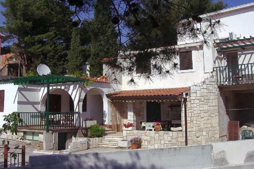 Apartment- Nena
