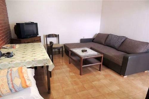 Apartment- Nena