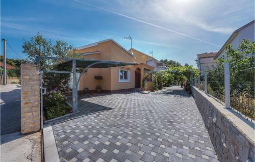 Two-bedroom Holiday Home In Brodarica