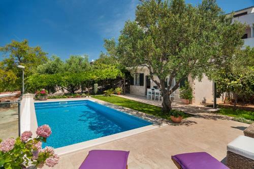 Villa Lucmar - Swimming Pool