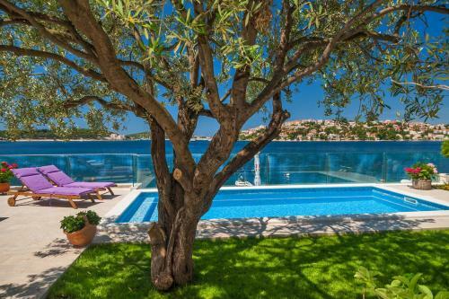 Villa Lucmar - Swimming Pool