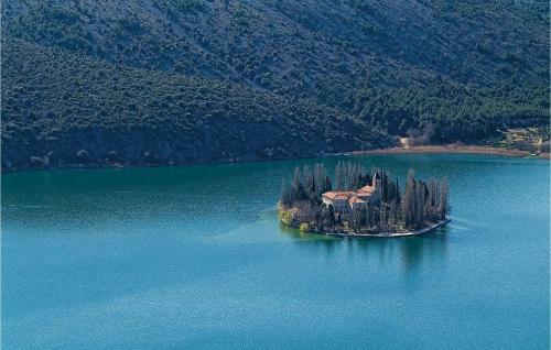 Seven-bedroom Holiday Home In Zaboric