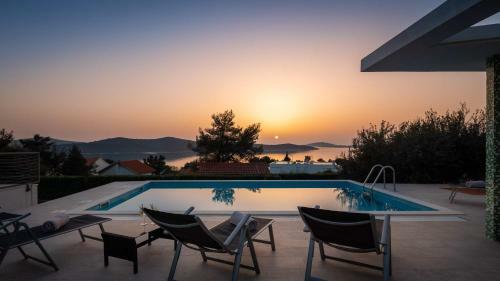 Villa Tela With Pool