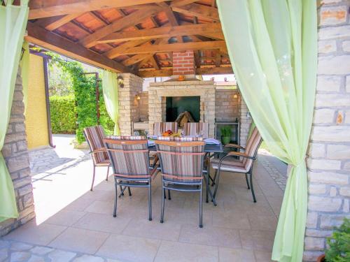 Luxurious Villa In Kadumi With Swimming Pool