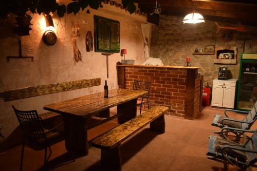 Clay Apartment 2 With Pool