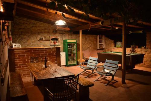 Clay Apartment 2 With Pool