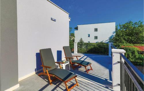 Six-bedroom Holiday Home In Kastel Stafilic