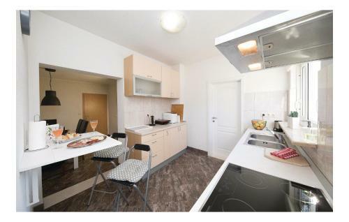 Six-bedroom Holiday Home In Kastel Stafilic