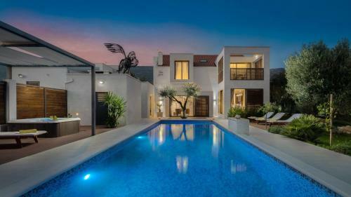 Kastel Luksic Villa Sleeps 15 Pool Air Con Wifi