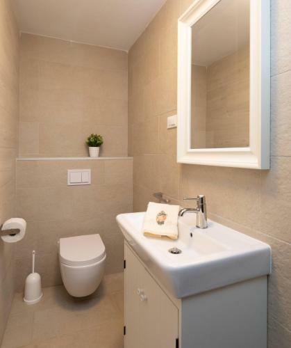 Kastel Luksic Villa Sleeps 15 Pool Air Con Wifi