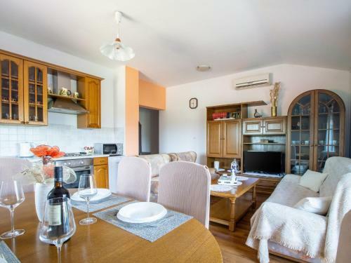 Modern Apartment In Vi?kovo With Balcony