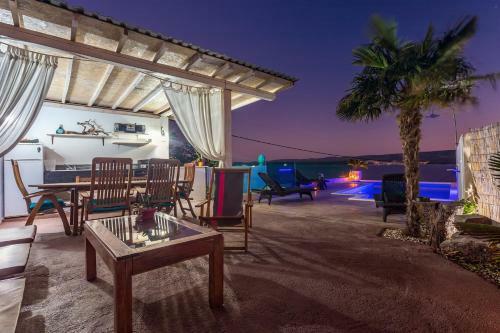 Villa Casa Del Mar In Stani?i With Sea Views