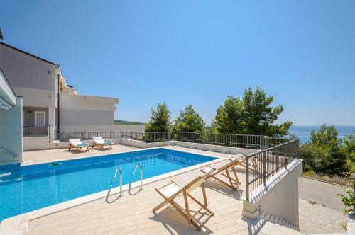 Villa Primortic - 7 Bedroom Villa - Great Pool Area - Perfect For Larger Groups