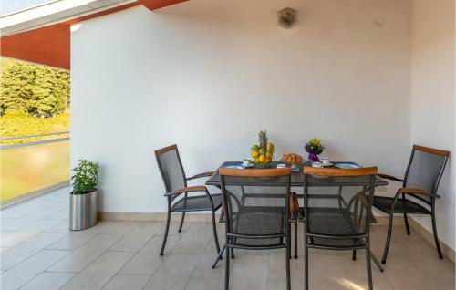 Stunning Apartment In Peracko Blato W/ 2 Bedrooms
