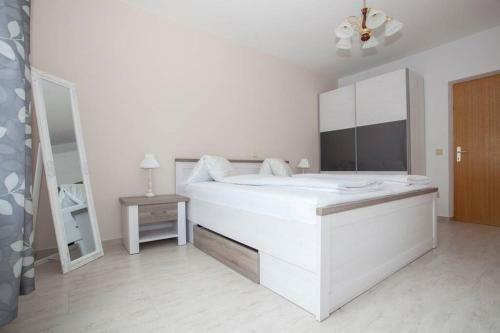 Two Bedroom Apartment With Balcony - Md1