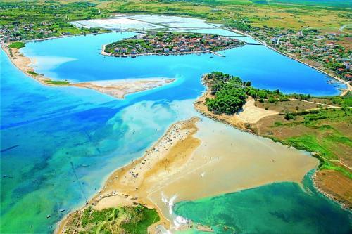 Apartment In Nin With Terrace, Air Condition, Wifi (4732-2)