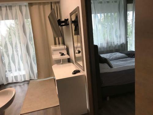 Hostal Calypso Lakeside Rooms & Lux Apartments