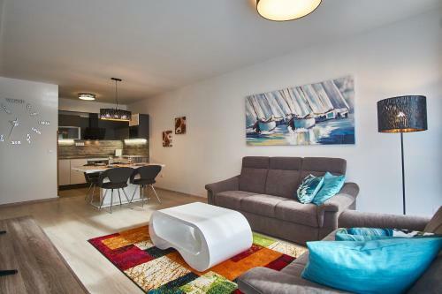 Az�r Apartments - Hostaid