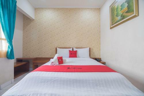 Hotel Reddoorz Near Setrasari Mall 2