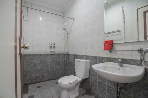 Hotel Reddoorz Near Setrasari Mall 2