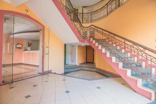 Hotel Reddoorz Near Setrasari Mall 2