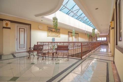 Hotel Reddoorz Near Setrasari Mall 2
