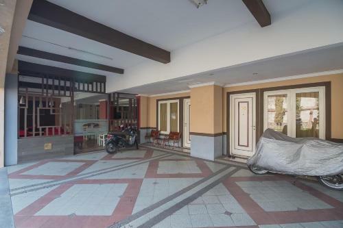 Hotel Reddoorz Near Setrasari Mall 2