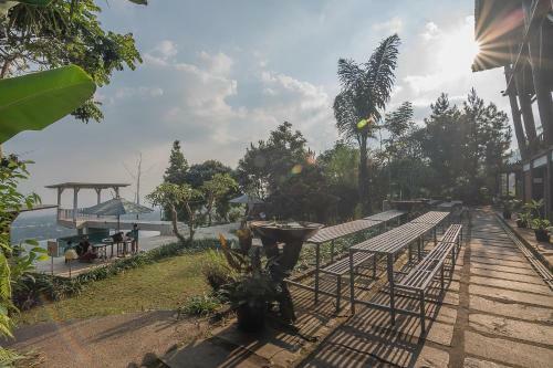 Hotel Reddoorz Resort @ Lembang 2