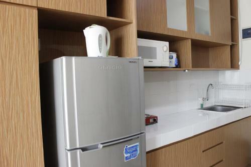 Comfortable Studio At Beverly Dago Apartment Near Itb By Travelio